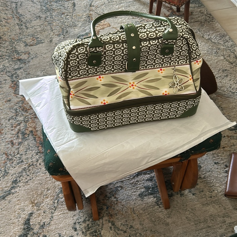 Temptation, old world, sage, double insulated tote with 2 qu casserole 13 x 11 - Picture 12 of 12